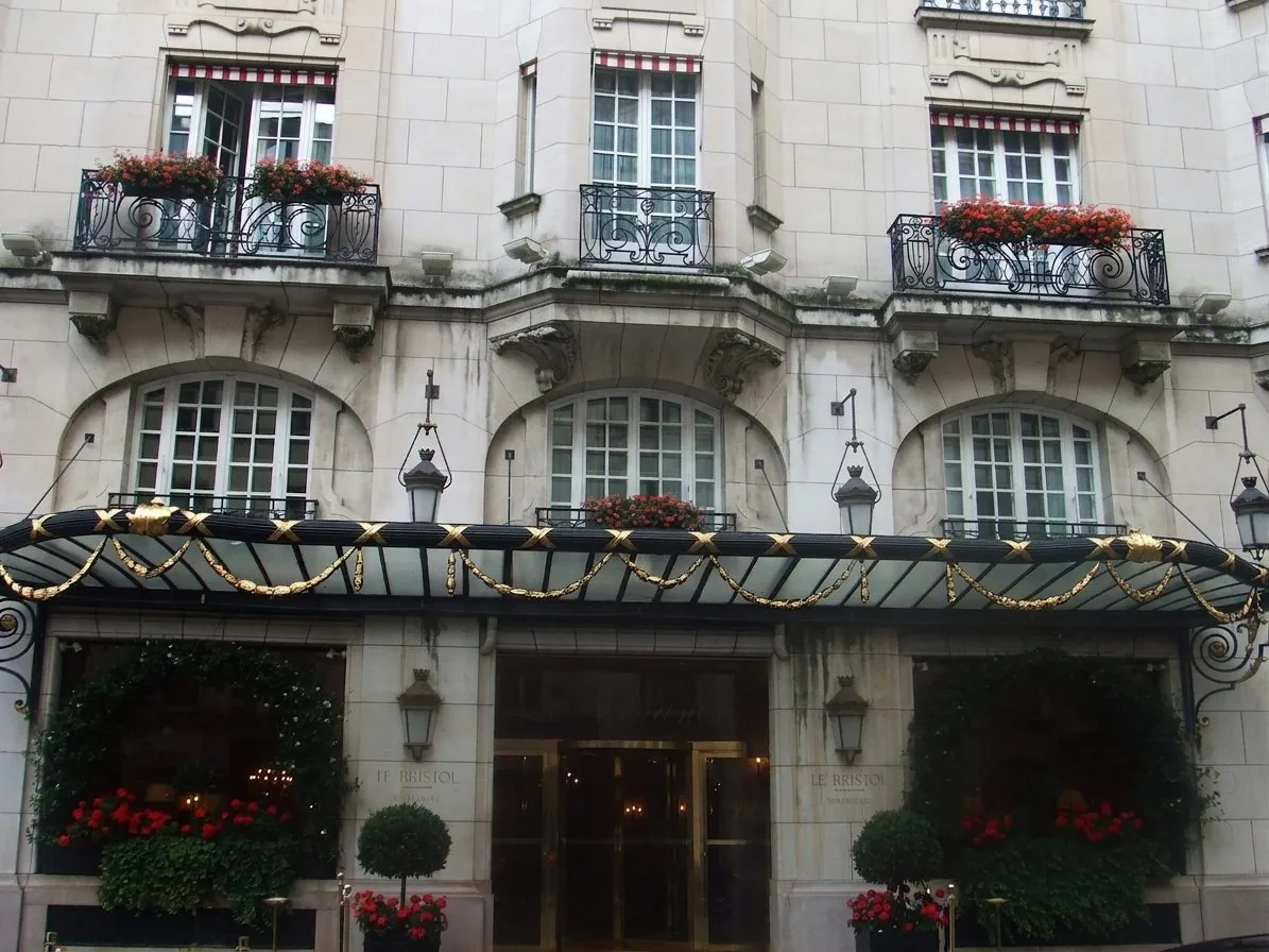nettoyage façade hôtel Tours — avant nettoyage