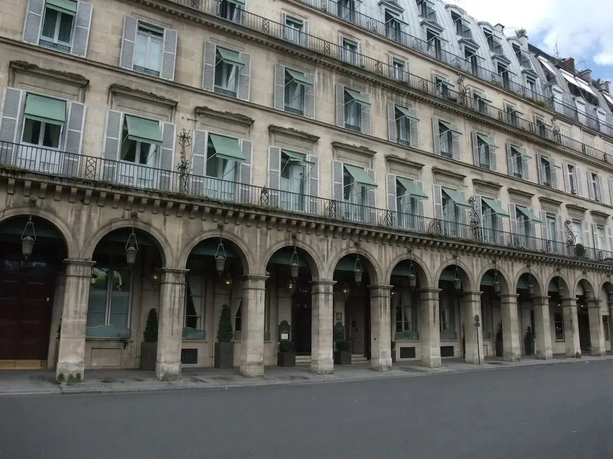 nettoyage façade hôtel Tours — avant nettoyage