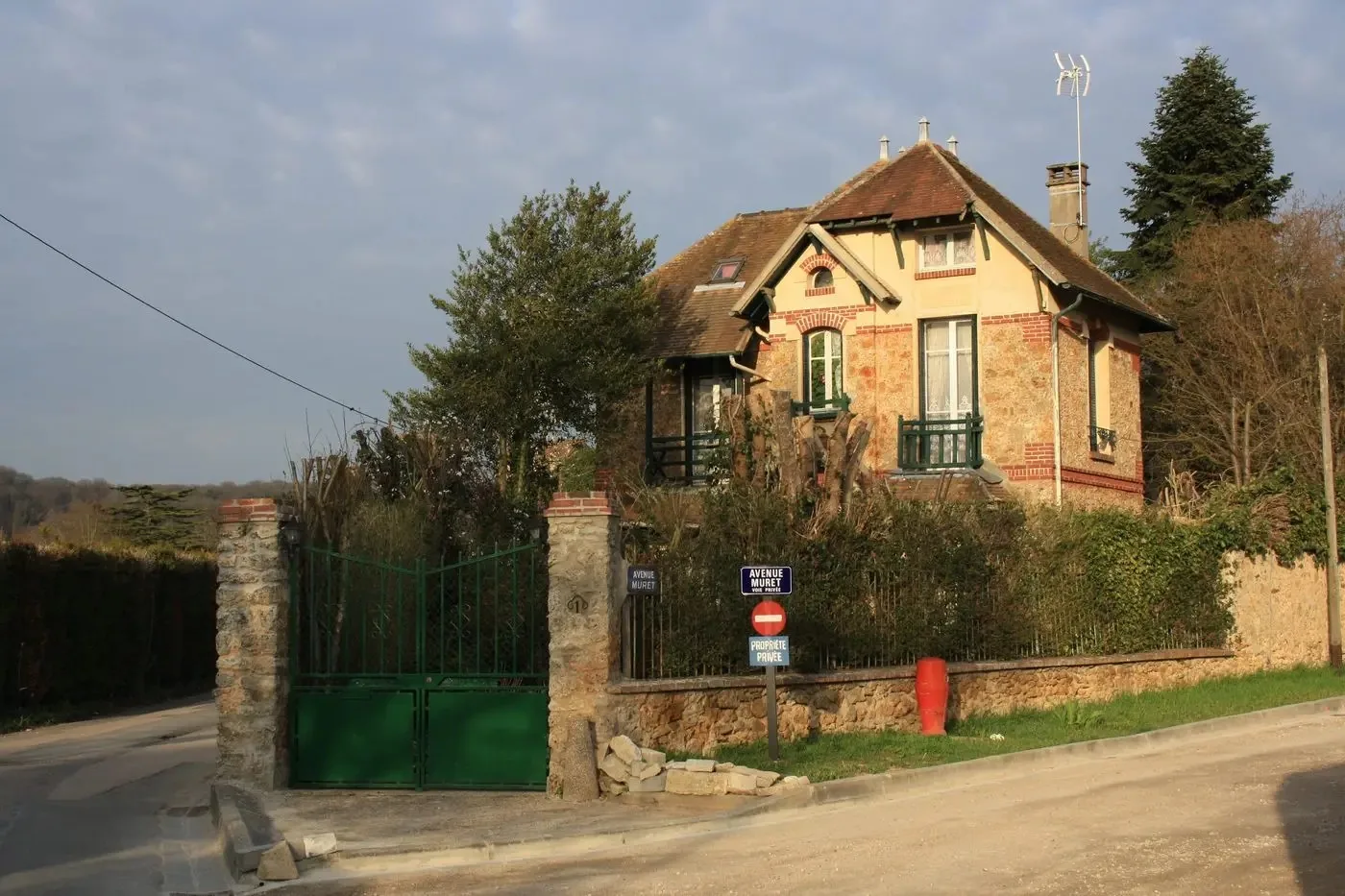 Façade — Chalet à Tours Façade — Chalet à Tours