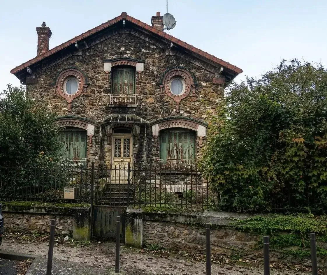 Technicien RFC en nettoyage de façade à Tours
